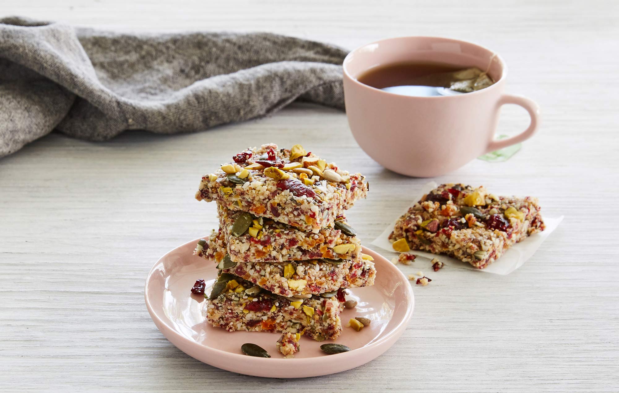 loup-TXO-Quinoa-Fruit-&-Nut-Bars-L