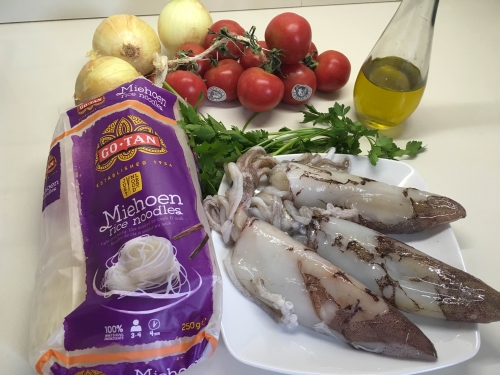 01. Ingredientes para los calamares en su salsa y fideos chinos en blog de recetas fitness