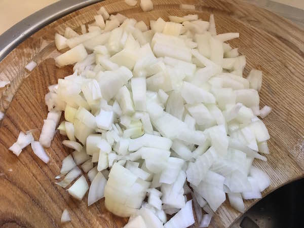 02. Cebolla para el risotto al estilo tahi con pollo en blog de recetas fitness y blog de fitness para mujeres