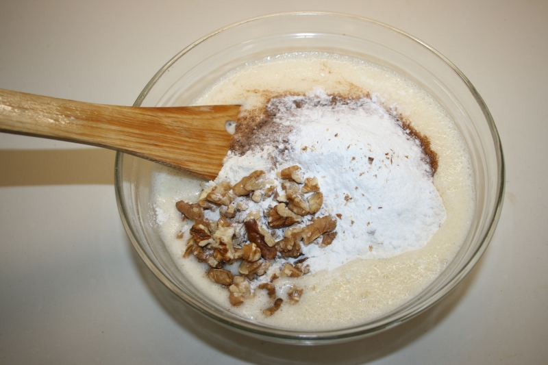 03 Mezclar ingredientes bizcocho de chocolate y plátano en blog de fitness