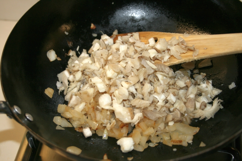 04. Cebolla y setas picadas en blog de fitness con recetas fitness