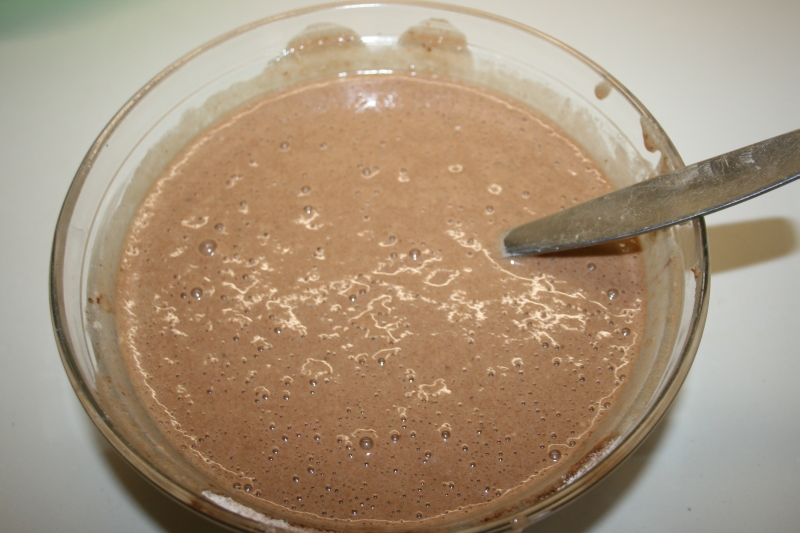 04 ingredientes mezclados para bizcocho de chocolate y plátano en blog de fitness