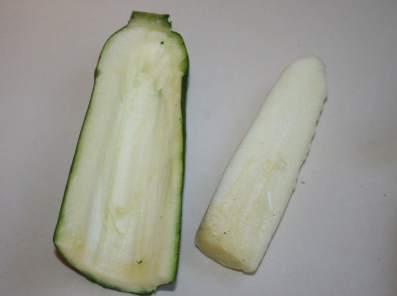 05. Descorazonar los calabacines rellenos de gambas y verduras