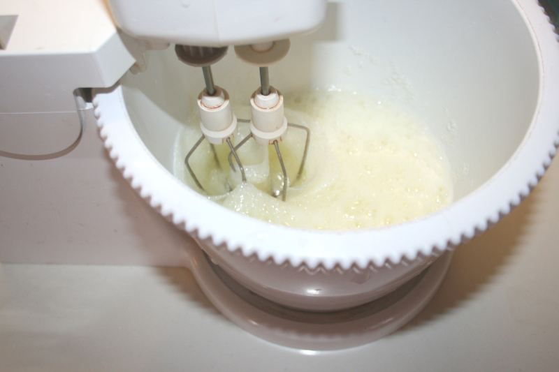 05. Montamos las claras para mousse de vainilla y almendras en blog de recetas fitness y blog de fitness