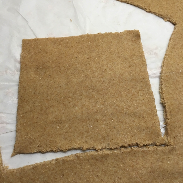 06. Cortar la masa de las trenzas rellenas de fresas en blog de recetas fitness