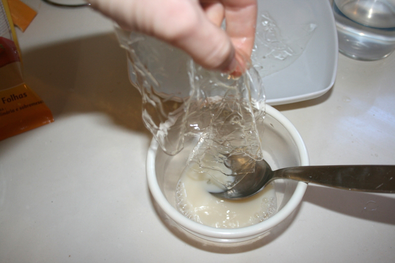 06. Deshacemos la gelatina para mousse de vainilla y almendras en blog de recetas fitness y blog de fitness