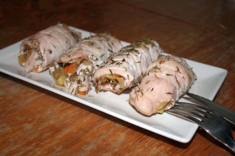 07. Bodegón de los rollitos de pavo rellenos en el horno