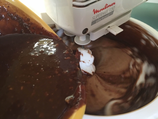 10. Añadir el chocolate para la mousse de chocolate y coco en blog de recetas fitness y blog de fitness para mujeres