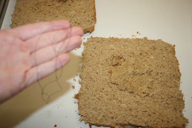 10. Cortar el bizcocho para la receta fitness de tiramisú