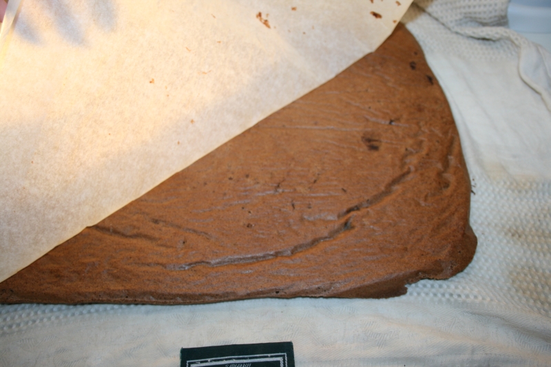 11. Quitamos el papel del tronco de chocolate sin harinas ni azúcares añadidos en blog de recetas fitness